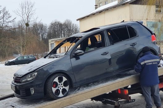 Daugiabučio Kaune gyventojai apie jų kieme sprogusį automobilį: net sienos sudrebėjo (nuotr. Vaidos Girčės)