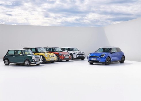 „Mini“ pristatė naujos kartos „Cooper“ ir „Countryman“ elektromobilius