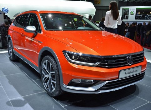 Ženeva 2015 : „Volkswagen Passat Alltrack“ - aukso viduriukas tarp „Škoda“ ir „Audi“?