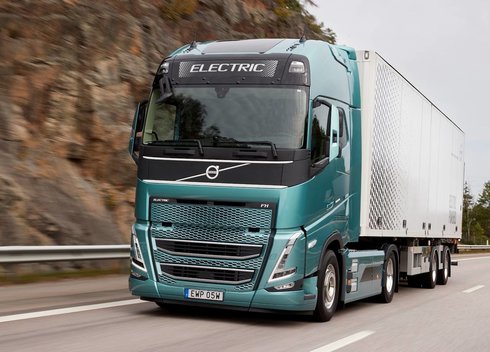 „Volvo“ pradeda serijinę elektrinių sunkvežimių gamybą Gente