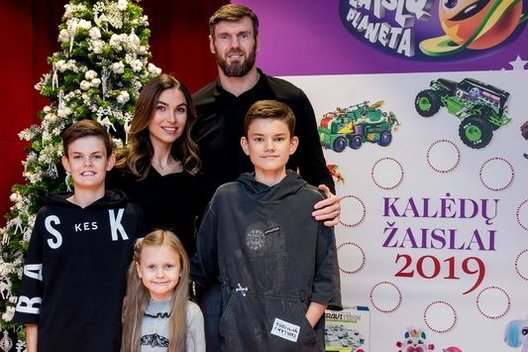 Kšištofas ir Tatjana Lavrinovičiai su vaikais (nuotr. Organizatorių)