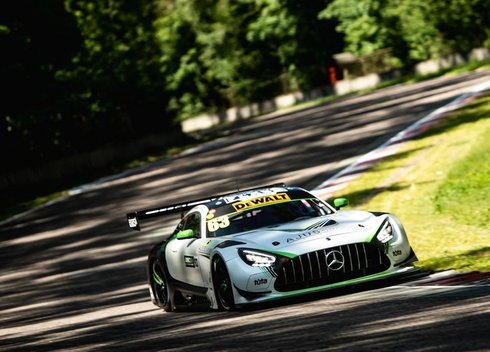 Baltijos šalių žiedinių lenktynių čempionate triumfavusi „ESmotorsport by AMG Customer Racing“ komanda: „Norėtume pasigrumti su daugiau konkurentų“