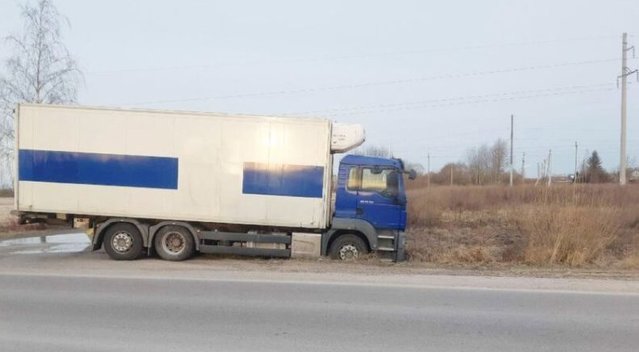 Sutrikus vairuotojo sveikatai nuo kelio nuvažiavo sunkvežimis nuotr. rinkosaikste.lt / Dimitrijaus Kuprijanovo nuotr.