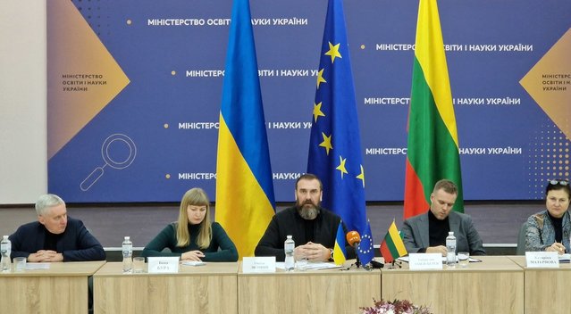 Ukrainos ministras sako, kad ES ir Lietuvos parama leis įrengti 6 slėptuves prie mokyklų  