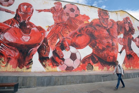 Grafitis Rusijoje, skirtas pasaulio futbolo čempionatui (nuotr. SCANPIX)