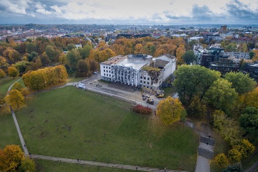 Vilniuje griaunami Profsąjungų rūmai (nuotr. TV3)
