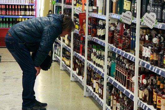 Alkoholis parduotuvėse (nuotr. Tv3.lt/Ruslano Kondratjevo)