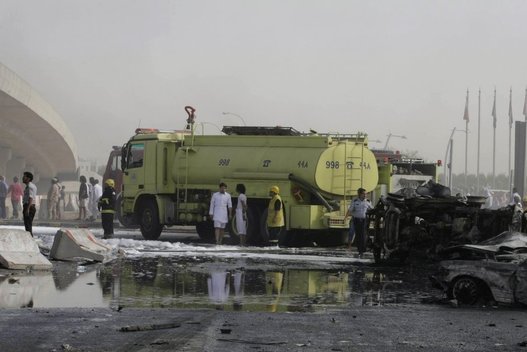 Saudo Arabijoje susidūrus autobusui ir benzinvežiui žuvo keturi britai piligrimai (nuotr. SCANPIX)