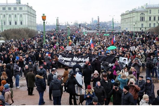 Sankt Peterburge tūkstančiai žmonių dalyvavo protesto eitynėse (nuotr. SCANPIX)