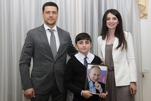 Berniukas savo taupyklės turinį skyrė Vladimirui Putinui (nuotr. Gamintojo)