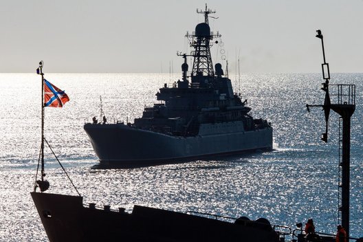 Į Siriją nebeplauks: Rusijos didyjį desantinį laivą sustabdė variklio gedimas (nuotr. SCANPIX)