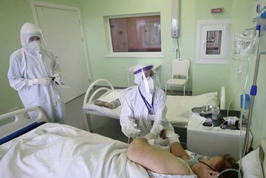 Rusija nusitaikė į antivakserius: už melagienas apie vakcinas grasina penkeriais metais kalėjimo (nuotr. stop kadras)