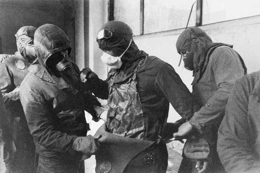 Tūkstančiai Černobylio katastrofos likvidatorių rizikavo savo sveikata ir gyvybe (Scanpix nuotr.)  (nuotr. Balsas.lt)
