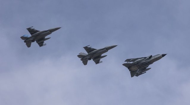 NATO naikintuvai (nuotr. Karinių oro pajėgų Aviacijos bazės)