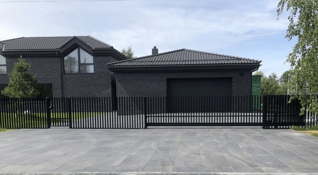 „Šukos“ – metalinė tvora ne tik sukuria estetišką, harmoningą namų aplinką, bet ir apsaugo  