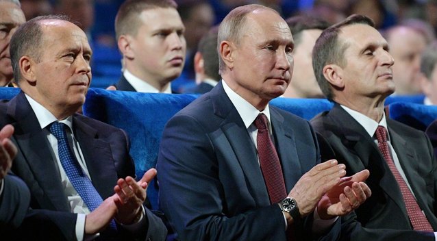 V. Putinas ir jo sėbrai saugumiečiai (nuotr. SCANPIX)
