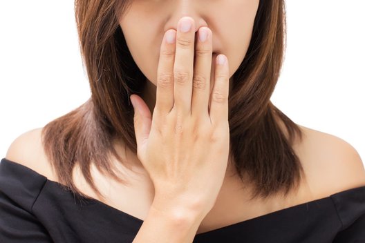 Paprastas įprotis gali padėti išvengti blogo burnos kvapo ryte (nuotr. Fotolia.com)