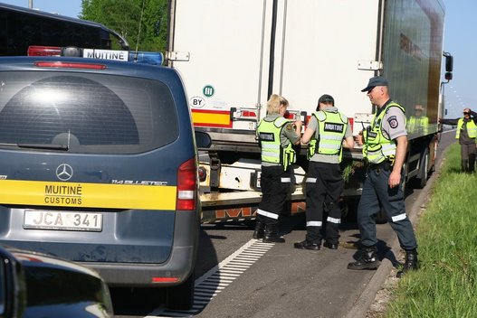 Nelaimė netoli Vilniaus: vilkiko vairuotoją pervažiavo jo paties automobilis  nuotr. Broniaus Jablonsko