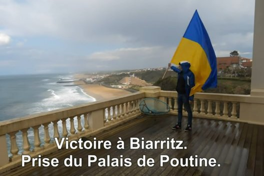 Aktyvistas Prancūzijoje užėmė Putino dukters vilą: nori apgyvendinti ukrainiečius (nuotr. YouTube)