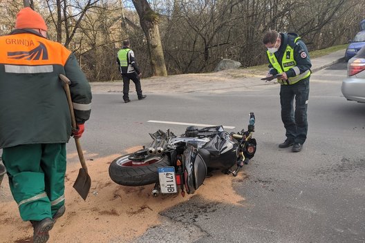 Vilniuje per avariją sunkiai sužeistas motociklininkas (nuotr. Broniaus Jablonsko)