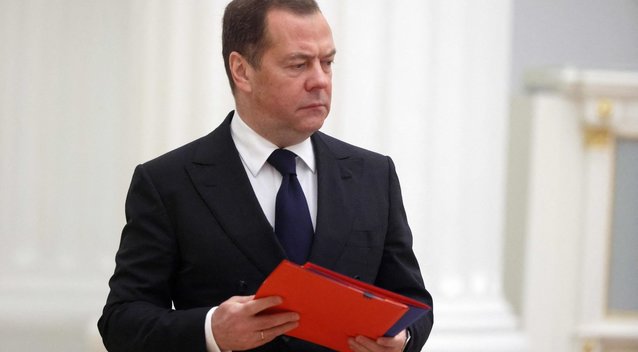 Medvedevas supyko ant nepatogų klausimą uždavusio žurnalisto (nuotr. SCANPIX)