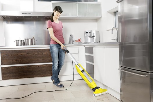 Su FC5 grindis išvalysite iki pat baldų pakraščių (nuotr. Gamintojo)
