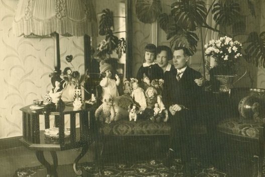 Jadvyga Tūbelienė su vyru Juozu Tūbeliu ir dukra Marija. Kaunas, 1929 m. Istorinės Prezidentūros Kaune archyvas  