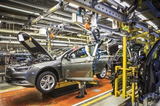 Vokietijoje prasidėjo naujos kartos „Opel Insignia“ gamyba