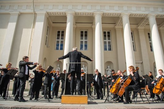 Lietuvoje suskambo muzika: šalis dėkoja už kovą su koronavirusu (nuotr. Justinas Auškelis/Fotodiena)  