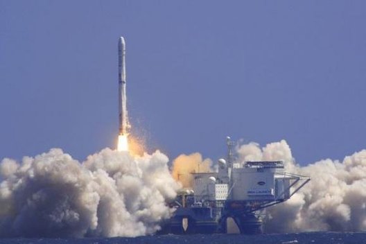 Kyla Ukrainoje suprojektuota ir pagaminta kosminė raketa „Zenit-3SL“ (Nuotr. Yuzhmash.com)  