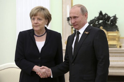 Angela Merkel ir Vladimiras Putinas (nuotr. SCANPIX)