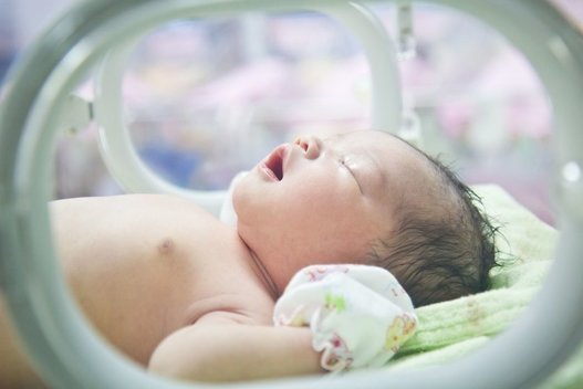 Kūdikis ligoninėje (nuotr. 123rf.com)