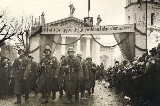 Lietuvos kariuomenės paradas, 1939 m. iš Lenkijos atgavus Vilnių (nuotr. LCVA)