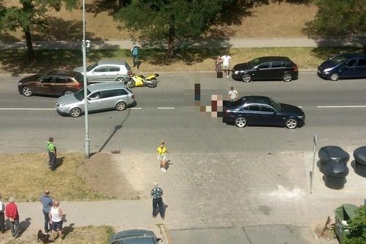 A. P. Kavoliuko gatvėje susidūrė motociklas ir automobilis (nuotr. facebook.com)