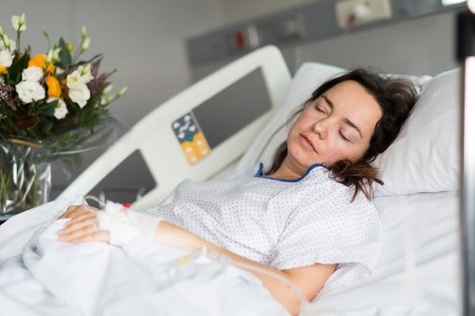Moteris ligoninėje (nuotr. Shutterstock.com)