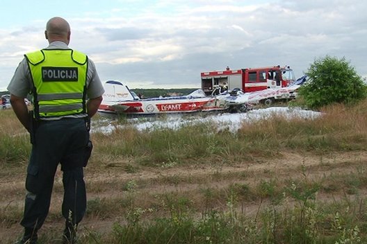 Alytuje nukrito lėktuvas: žuvo buvęs Seimo narys Vytautas Galvonas (nuotr. TV3)  
