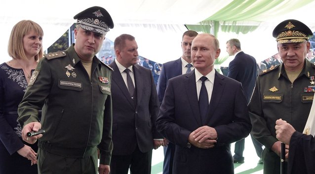 Smūgis Šoigu: suimtas jo pavaduotojas Timūras Ivanovas (kairėje) (nuotr. SCANPIX)