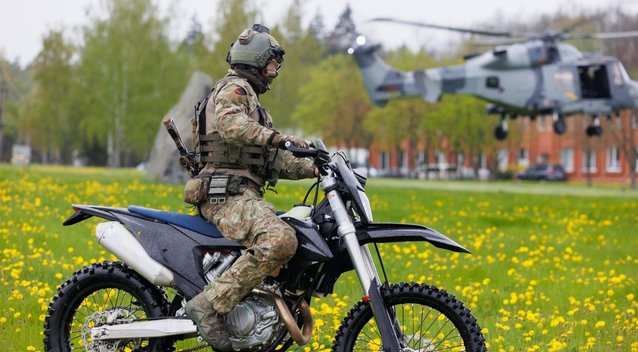 Lietuva mokosi iš karo Ukrainoje: SOP kariai treniravosi atremti hibridines grėsmes (nuotr. Erikas Ovčarenko)  