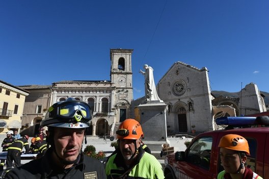 Italijoje po trečio žemės drebėjimo namų neturi tūkstančiai gyventojų (nuotr. SCANPIX)