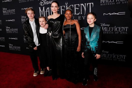 Angelina Jolie su vaikais (nuotr. SCANPIX)