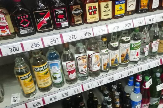 Alkoholinių gėrimų kainos Latvijoje ( asociatyvi nuotr. tv3.lt)