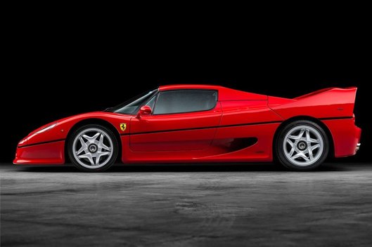 25-metį švenčianti „Ferrari F50“ iki šiol laikomas unikaliu inžineriniu kūriniu