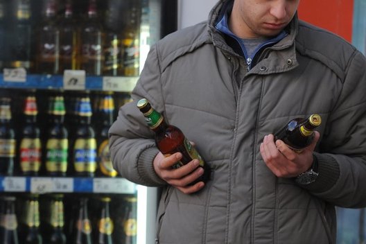 Alkoholio vartojimas Lietuvoje padidėjo: daugiausiai išgeriama alaus, antroje vietoje – vynas (nuotr. SCANPIX)