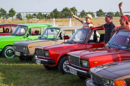 „Aurum 1006 km“ lenktynėse – senovinių automobilių varžytuvės (Fotodiena/ Viltė Domkutė)