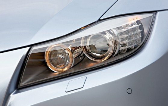 Automobilių žibintuose slypinčios lemputės – ne tik dėl grožio, bet ir dėl saugumo