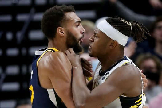 NBA nubaudė į konfliktą įsivėlusius „Pacers“ ir „Jazz“ krepšininkus. (nuotr. SCANPIX)