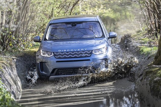 „Land Rover“ atnaujino populiariausią markės modelį – „Discovery Sport“