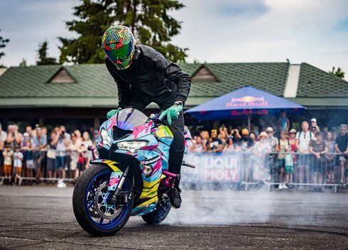 Lietuvos motoakrobatai susijungė į komandą ir kartu sieks populiarinti motociklų sportą