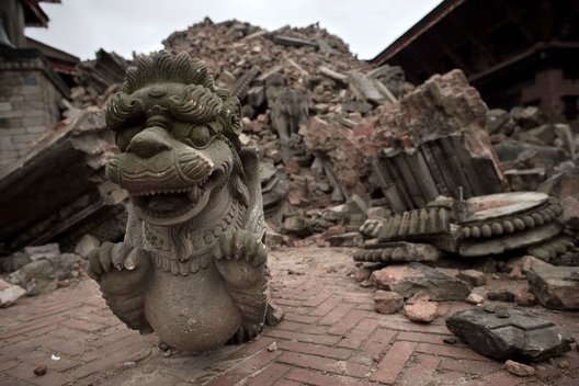 Nepale po žemės drebėjimo griuvėsiuose nebesitikima rasti gyvųjų (nuotr. SCANPIX)
