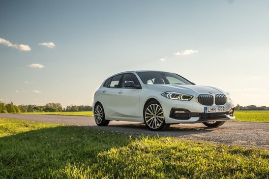„BMW 118i“ testas: Vis dar skirtas vairavimo malonumą vertinančiam vairuotojui?
